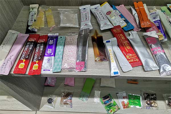 全自动小型91看片网址能够满足颗粒、条块、片状、球状、粉料、液体、膏体产品的自动定量包装